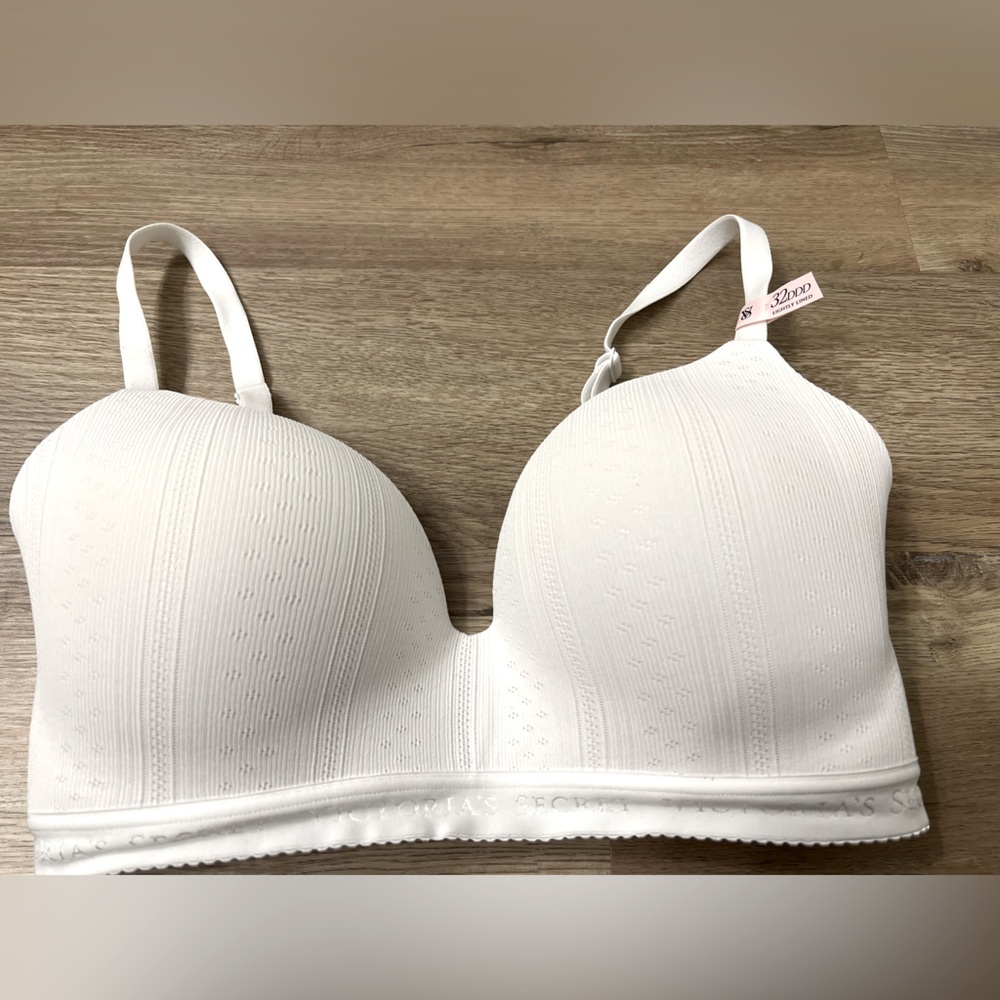 Victoria’s Secret Lightly Lined Wireless Bra (32DDD)🤍